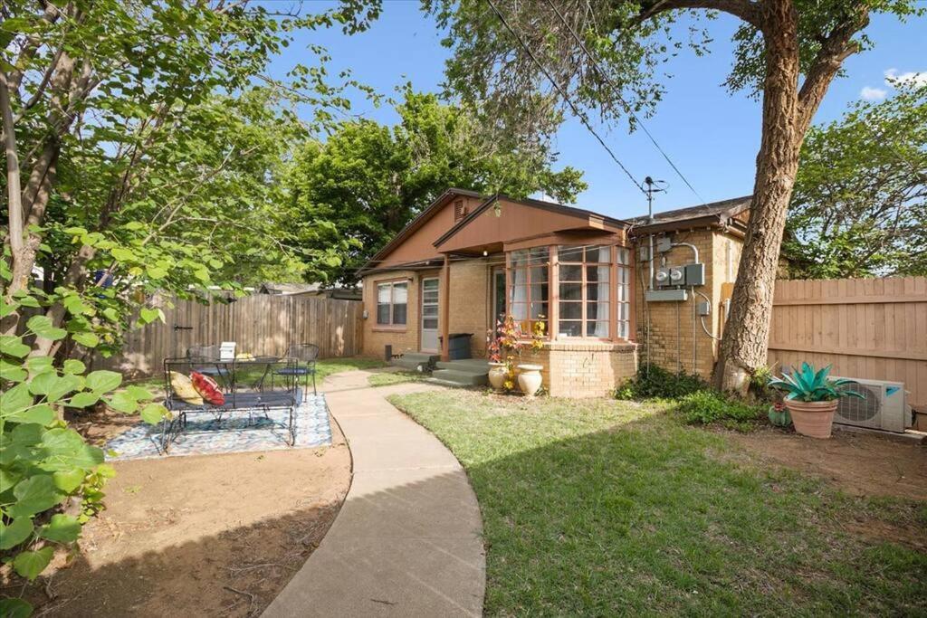 Luxury Oasis- 1 Bedroom Romantic Getaways Lubbock Exterior foto